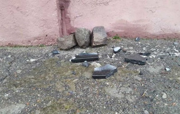 На Харьковщине разбили мемориальную табличку погибшему в АТО