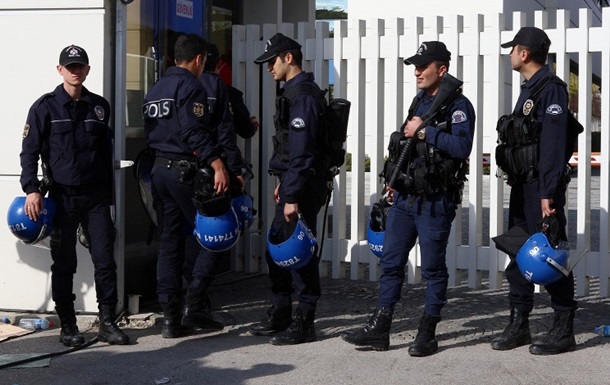 В Анкарі поліцейський застрелив напарницю і перехожого