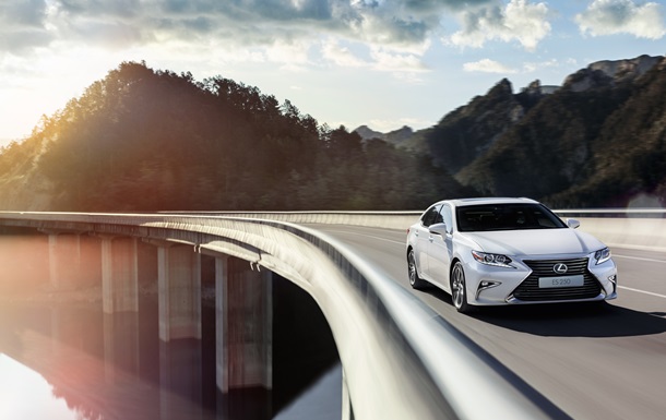 Оновлений  бізнес седан Lexus ES 250 вже в Україні