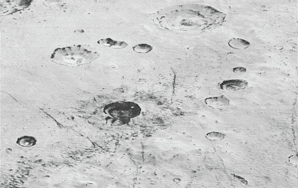 NASA: На Плутоне текли реки и шли дожди