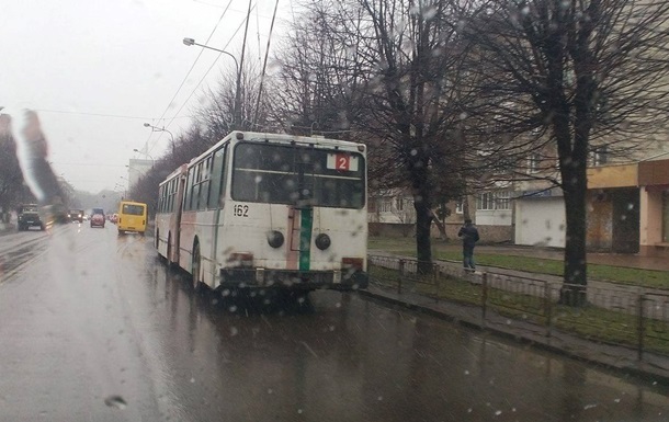 В Івано-Франківську зупинилися тролейбуси