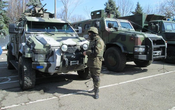 В Одессе военные показали технику и оружие из АТО