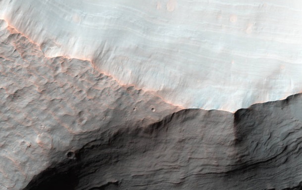 NASA показало снимок устья засохшей реки на Марсе