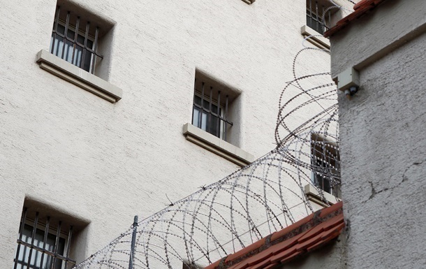 В Херсоне заключенный перерезал себе горло - СМИ