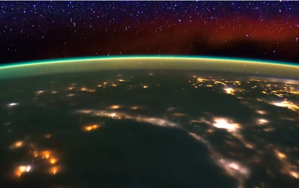 NASA показало завораживающее видео полета с МКС 