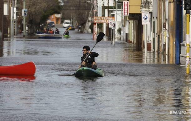 Из-за сильных дождей в Аргентине пострадали тысячи человек