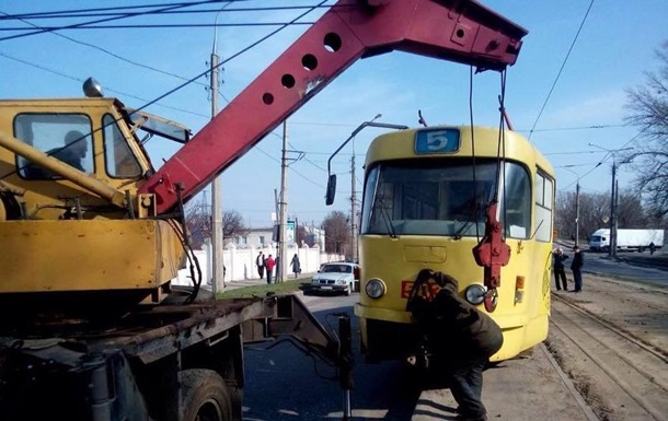 В Харькове сошел с рельсов трамвай с пассажирами