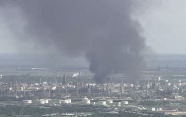 Крупный пожар вспыхнул на заводе Exxonmobil в США