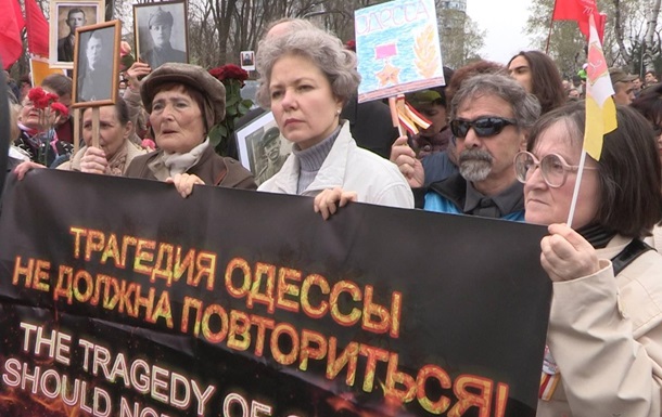 Не говорите, что Одесса «слилась»: Тысячи одесситов вышли на Аллею Славы