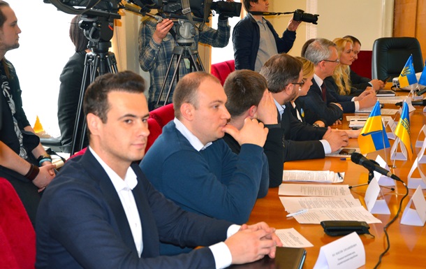 Нардепы выступили за распределение власти между Киевом и регионами