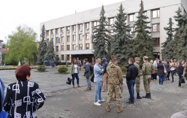 В туалете ужгородской мэрии нашли гранату