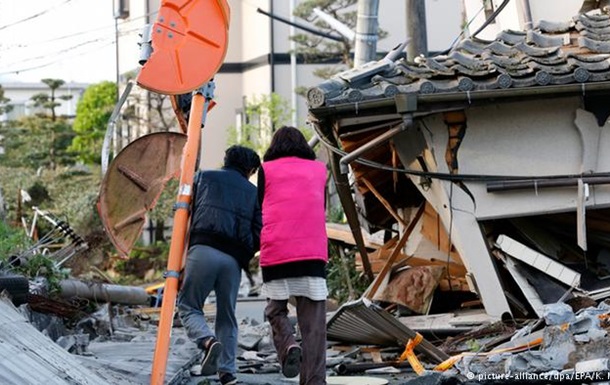 В Японии идут поиски выживших после двух землетрясений