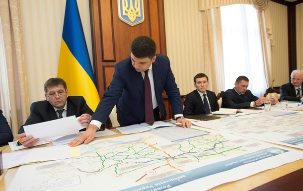 Гройсман: Більше половини автошляхів України потребують ремонту