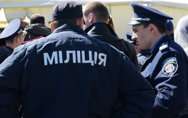  МВД: Уволенным милиционерам возвращают должности 