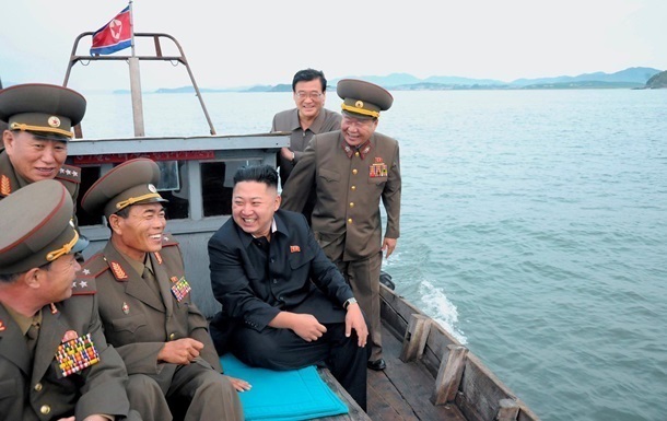 Ким Чен Ын руководил запуском ракеты с подлодки