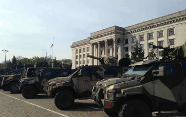 На Куликове поле в Одесі вивели військову техніку