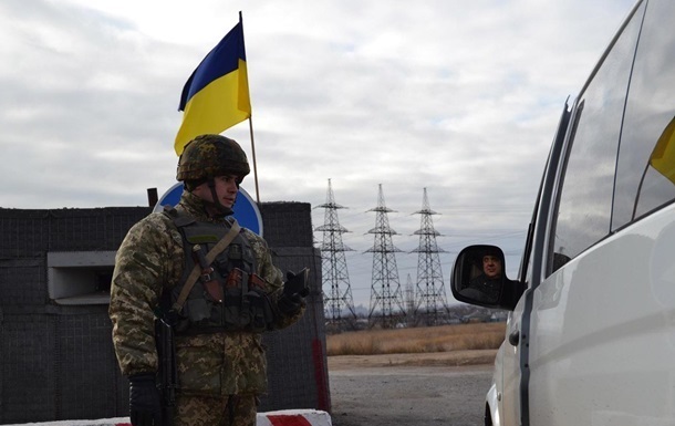 У зоні АТО зберігаються черги із сотень авто