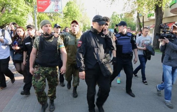 Представители Правого сектора пришли на Куликово поле в Одессе 2 мая.