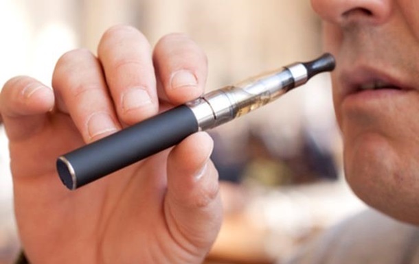 У США заборонили продаж електронних сигарет особам молодше 18 років