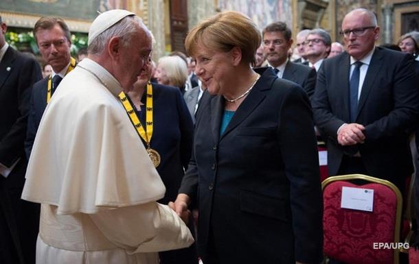 Папі Римському вручили нагороду за внесок у єднання Європи