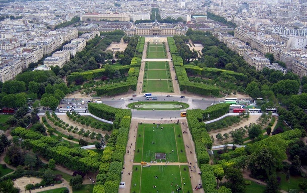 На один день Елисейские поля в Париже закроют для машин