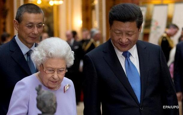 Елизавета II посетовала на грубость китайских чиновников
