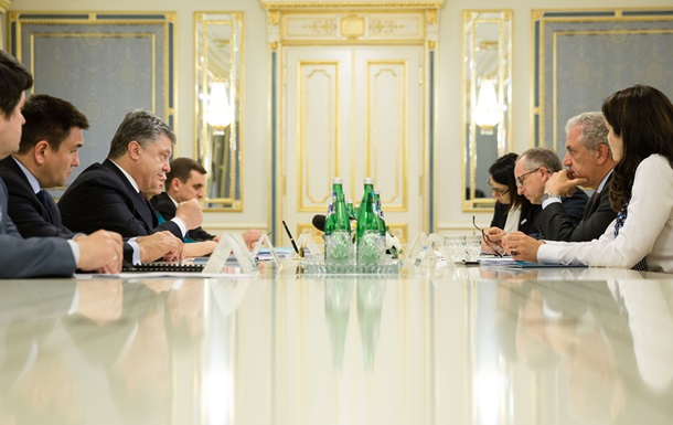 Порошенко призвал усилить санкции против России