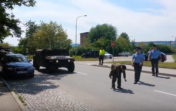 Чешский ветеран снял штаны перед военными США