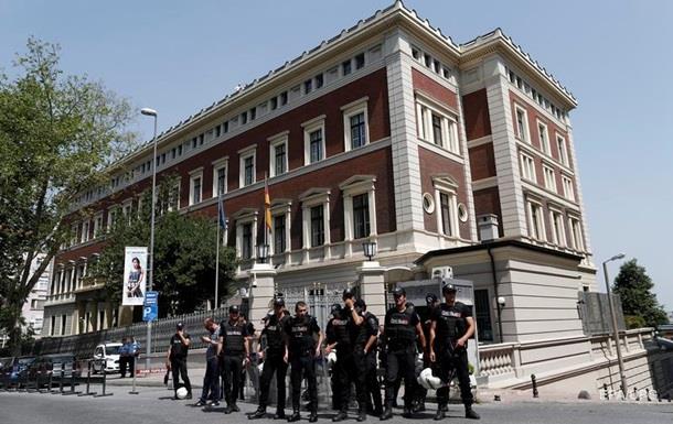 Генконсульство Германии в Стамбуле оцепила полиция