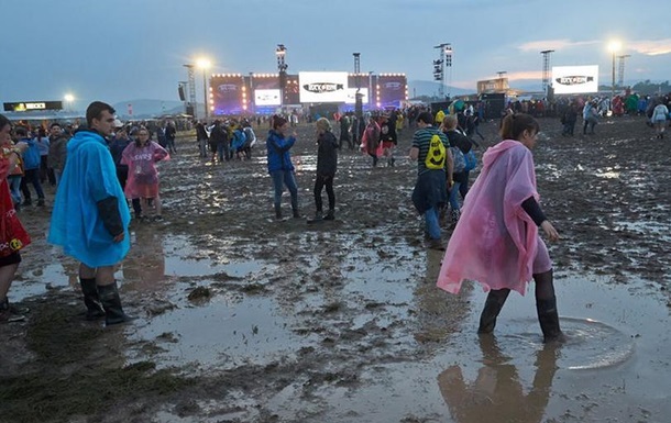 Негода в Німеччині: десятки глядачів рок-фестивалю вразила блискавка