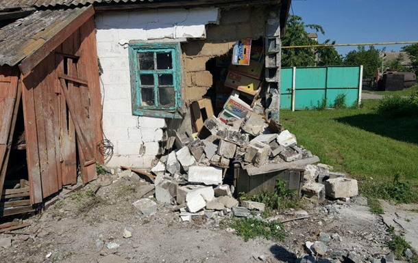 Обстрел Николаевки на Донбассе: фото последствий