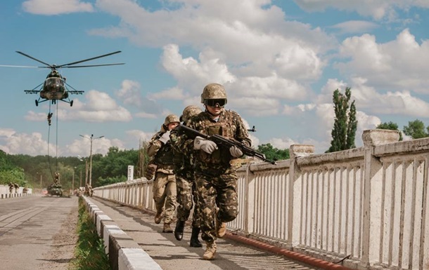 Порошенко схвалив підготовку армії до вступу в НАТО
