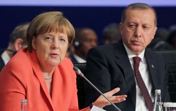 Меркель ответила на критику Эрдогана по геноциду