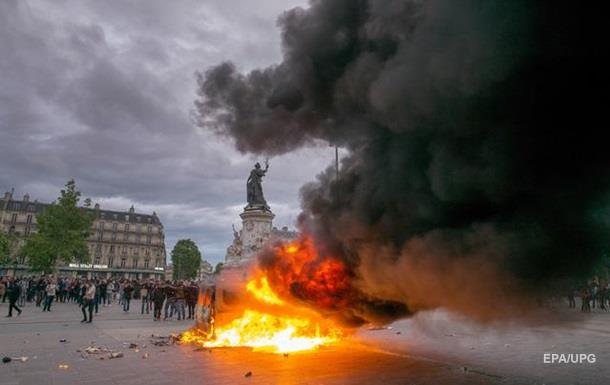 Стычки с полицией в Париже: пострадали 40 человек