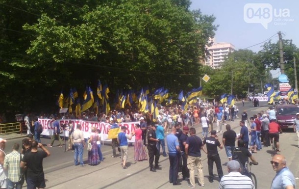 В Одессе митингующие перекрыли дорогу