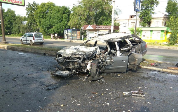 В Харькове при аварии сгорело авто