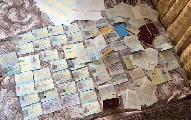 СБУ ліквідувала групу, що виготовляла фальшиві закордонні паспорти