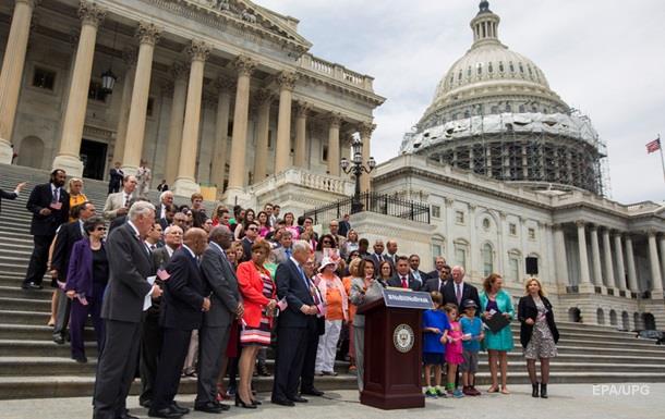 Сто демократов завершили сидячую забастовку в Конгрессе США