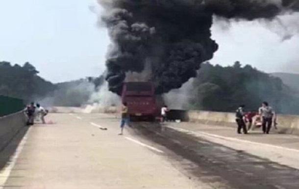 В Китае более 30 человек погибли при пожаре в автобусе