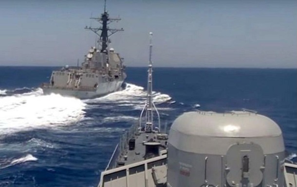 Зближення кораблів США і Росії: версія Пентагону