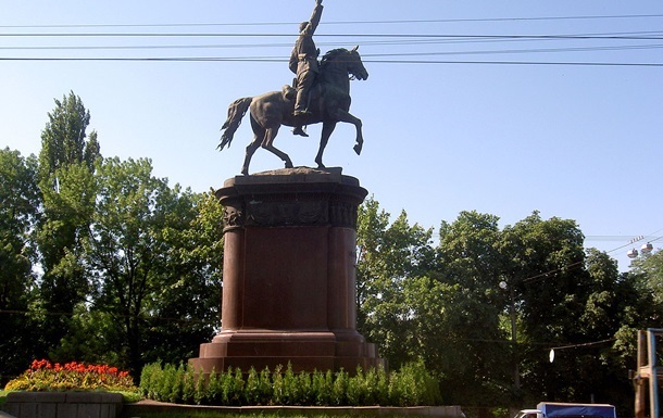Пам ятник Щорсу поки під охороною держави - КМДА