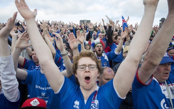 30000 на стадіоні і 30000 на пагорбі: як в Ісландії футбол дивилися