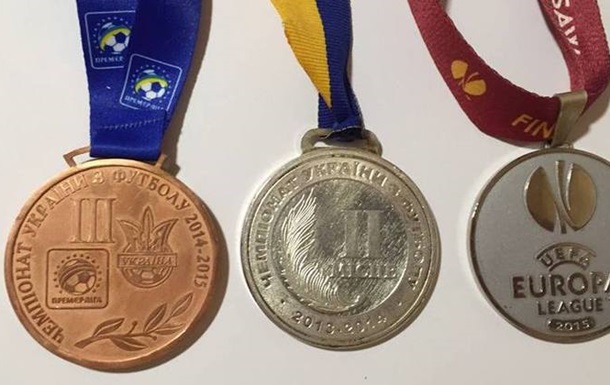 Зозуля выставил на аукцион три медали одноклубника