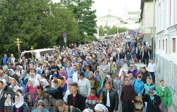 УПЦ влаштовує гігантську хресну ходу: фото