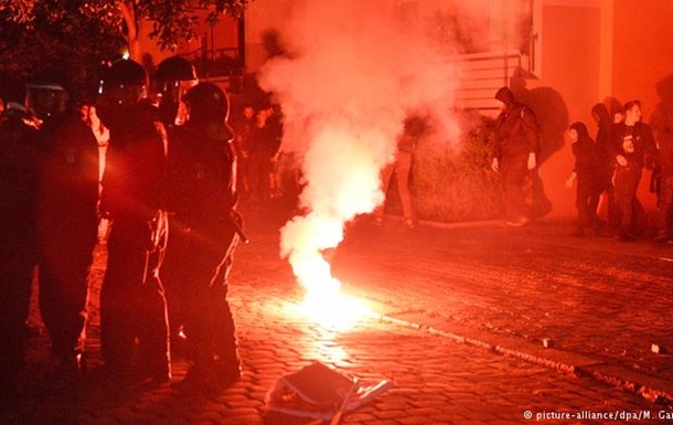 Акция левых радикалов в Берлине переросла в столкновения