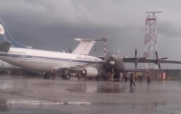 В минском аэропорту столкнулись самолеты