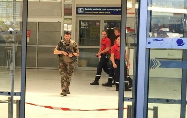 Аеропорт Ніцци евакуювали через пакет
