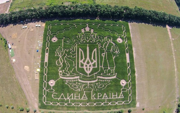 В Сети показали лабиринт из кукурузы под Киевом