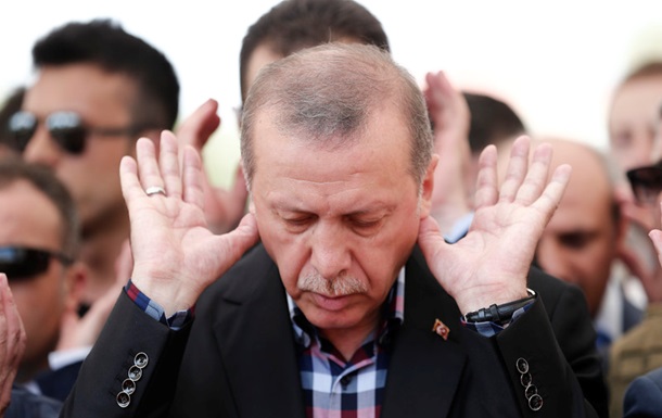 В Турции задержали военного советника Эрдогана