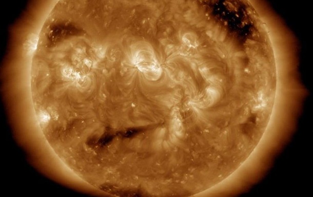 NASA показало  раздраженное лицо  Солнца